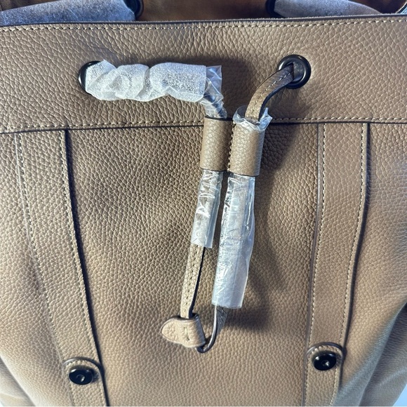 NEW Men’s Coach Hitch Pebble Leather Backpack in Tan/Brown - Picture 12 of 15